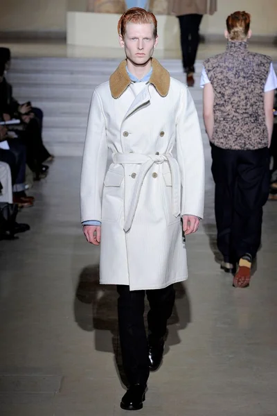 Look 32